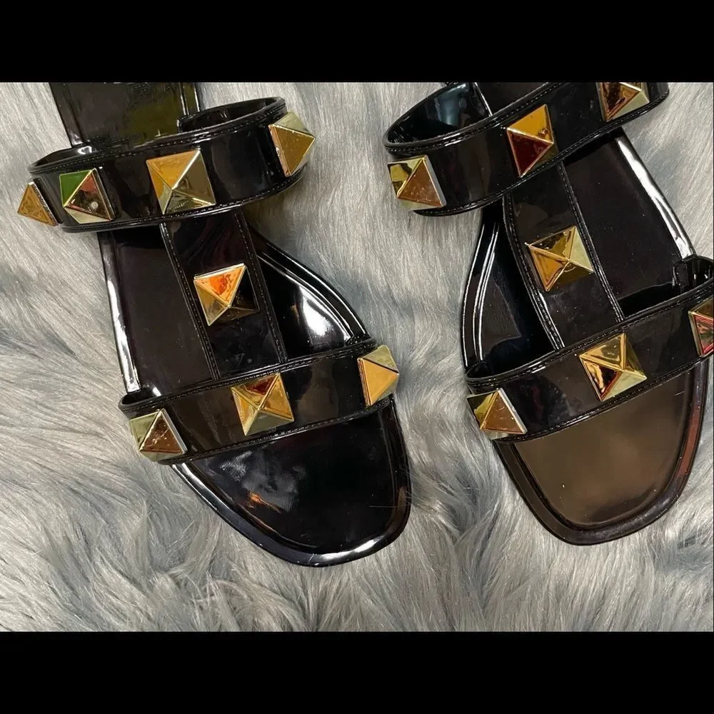 The “Eugene” Sandals